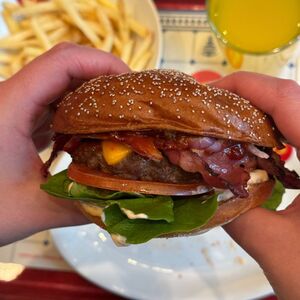 Freitagabend? Haben wir fest im Griff. 🍔🙌

#jimblock #premiumburger