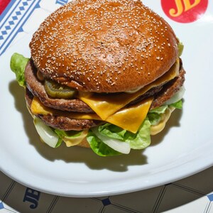 Sonntagspläne? Burger essen. 🍔🔥

Kommentiere mit 🌶️ wenn du auf Chili Cheese stehst.