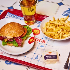 Friday got me like 🤤🍟

#jimblock #foodie #friday