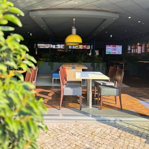 Sonnenstrahlen und Burger – was will man mehr? 🌞🍔 Die perfekte Mischung für den perfekten Tag. Kommt vorbei!

#jimblock&nbsp;...